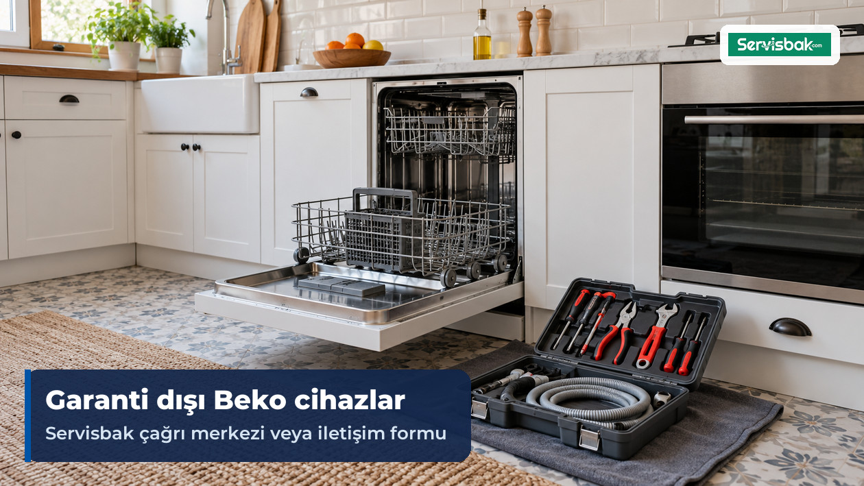 Kapağı açık bulaşık makinesinin önünde koruyucu örtü üzerinde açık teknisyen alet çantası